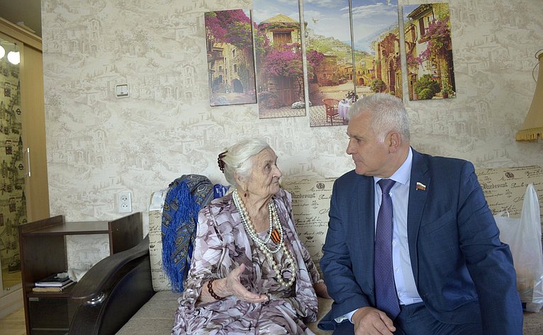 Сергей Мартынов встретился в Йошкар-Оле с ветераном Великой Отечественной войны