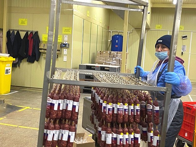 Олег Алексеев в ходе работы в регионе осмотрел цеха и стройплощадку местного мясокомбината
