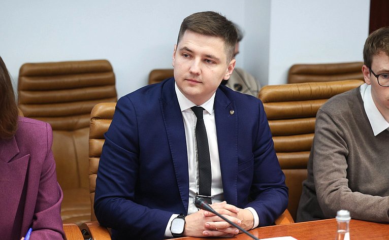 Заседание секции «Искусственный интеллект» на тему «Международный опыт регулирования технологий искусственного интеллекта: актуальные аспекты выбора вектора для России»
