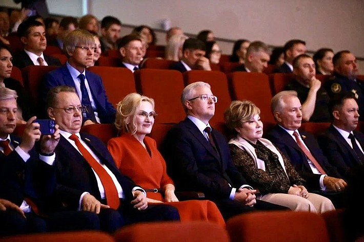 Валерий Пономарев принял участие в торжественном мероприятии, посвященном 30-летию образования регионального Законодательного Собрания