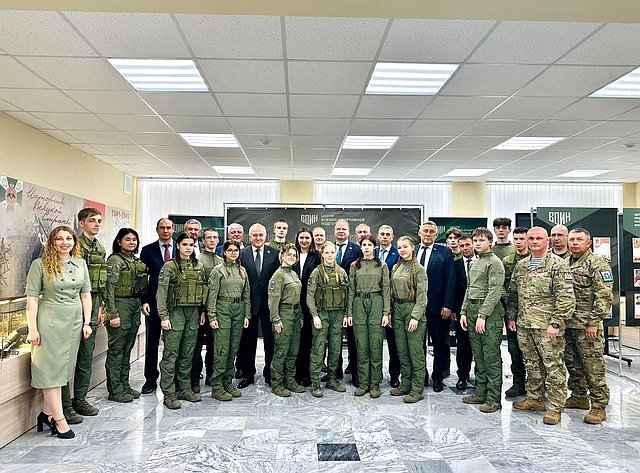 В рамках выездного заседания Комитета СФ по обороне и безопасности сенаторы посетили Центр военно-спортивной подготовки ВОИН