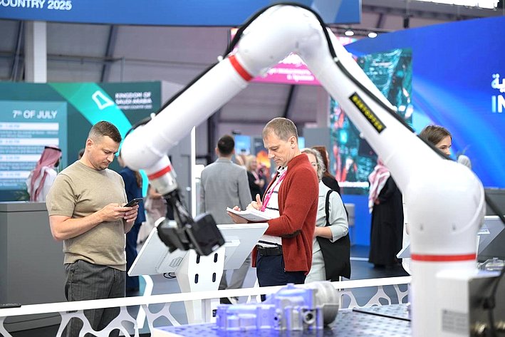 Виктор Шептий принял участие в XV Международной промышленной выставке «Иннопром-2025»