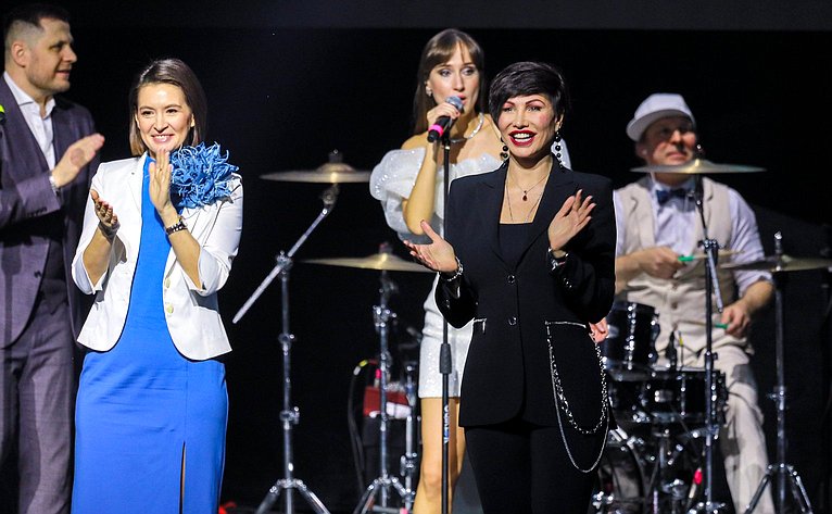 Маргарита Павлова в Международный женский день открыла праздничный концерт «Аллея звезд», прошедший в Таганай мьюзик холле