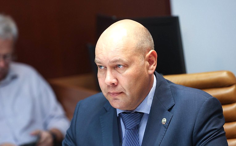 Совещание «О положении дел в Европейском союзе в контексте его милитаризации. Влияние милитаризации ведущих мировых держав на соотношение сил в мире»