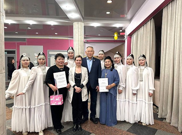 Сахамин Афанасьев поддержал юных земляков на гала-концерте финалистов конкурса «Рождественские звезды»