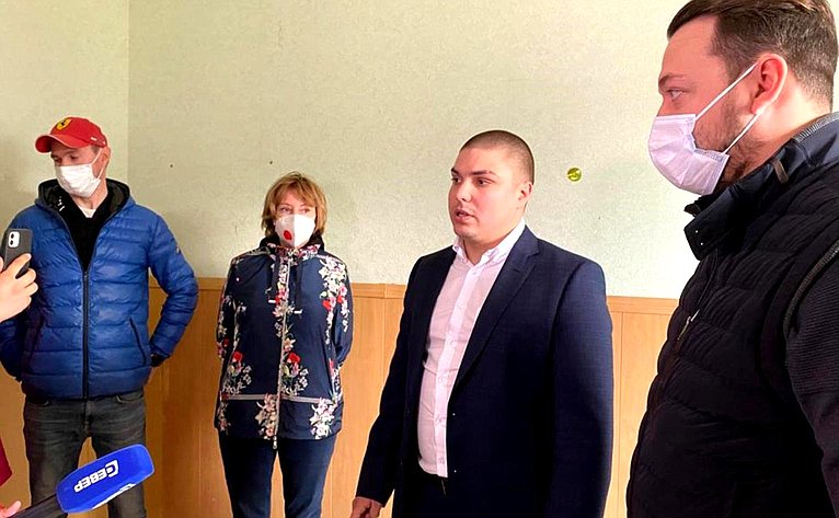 Римма Галушина вместе с представителями законодательной и исполнительной власти региона побывала с рабочей поездкой в посёлке Красное