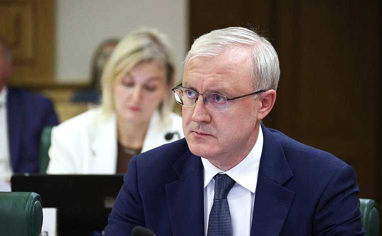 Парламентские слушания на тему «Вопросы управления комплексами индивидуальных жилых домов»