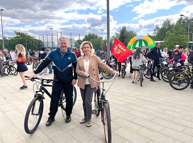 Инна Святенко приняла участие в юбилейном 10-м велопараде, посвященном Дню Победы