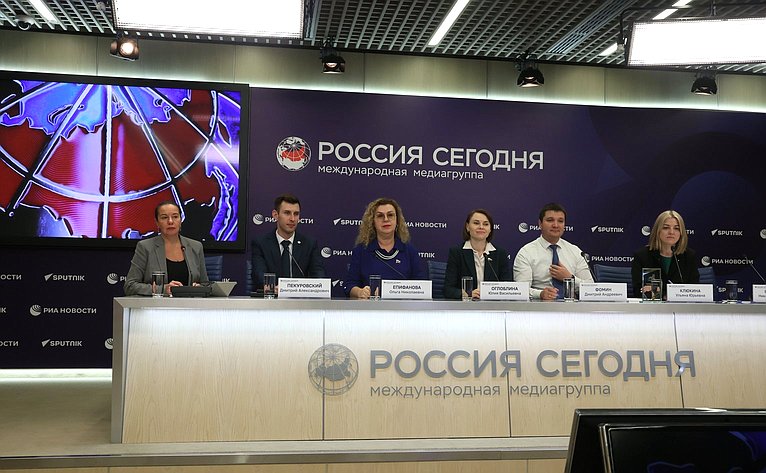 В пресс-центре МИА «Россия сегодня» член Комитета СФ по аграрно-продовольственной политике и природопользованию Ольга Епифанова приняла участие в пресс-конференции, посвященной результатам Всероссийского конкурса молодых управленцев «Лидеры села»