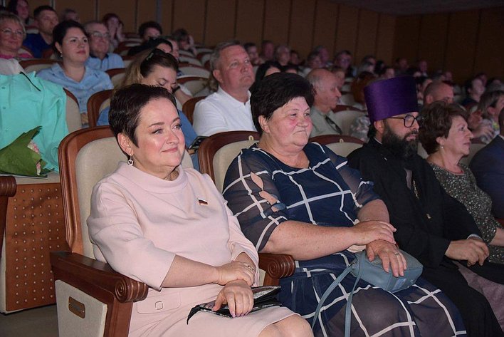 Лариса Мельник поздравила врачей, медсестёр и всех сотрудников Севастопольской городской больницы №9 со 135-летием учреждения
