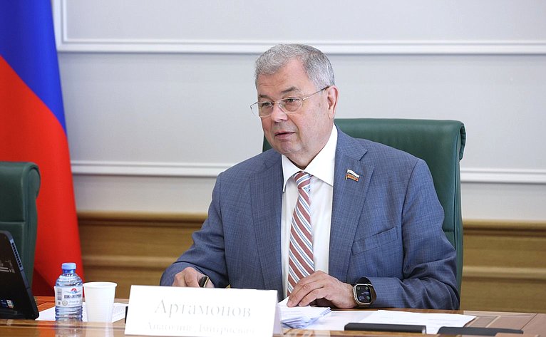 Анатолий Артамонов