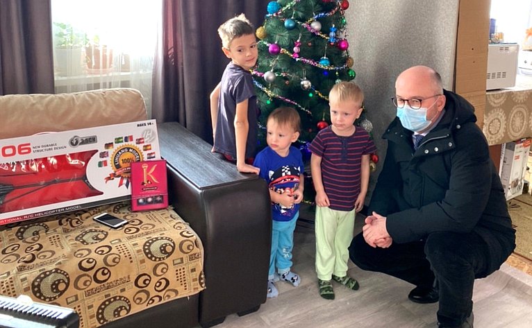 Олег Цепкин исполнил мечты детей в рамках акции «Ёлка желаний»