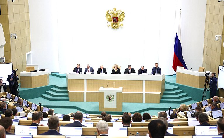 Парламентские слушания Комитета Совета Федерации по бюджету и финансовым рынкам «О параметрах проекта федерального бюджета на 2026 год и плановый период 2027 и 2028 годов»