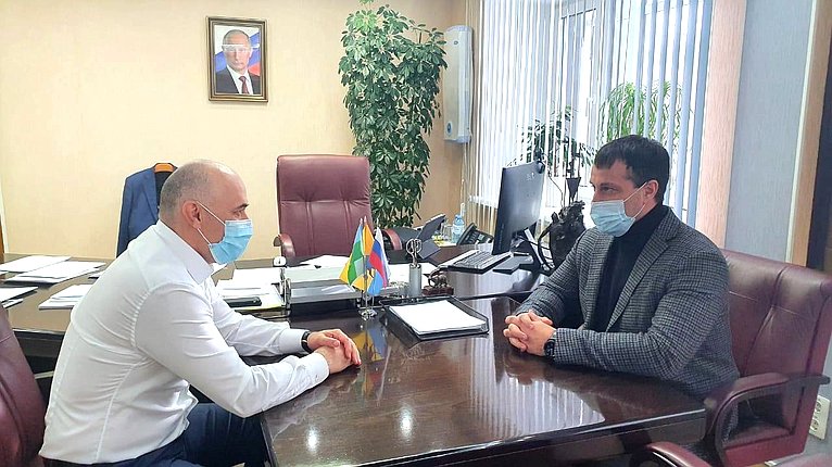 Эдуард Исаков провел рабочую встречу с главой города Сургута Андреем Филатовым