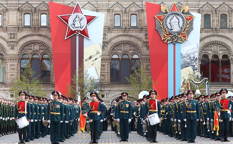 В ознаменование 77-й годовщины Победы в Великой Отечественной войне 1941–1945 годов в Москве состоялся военный парад
