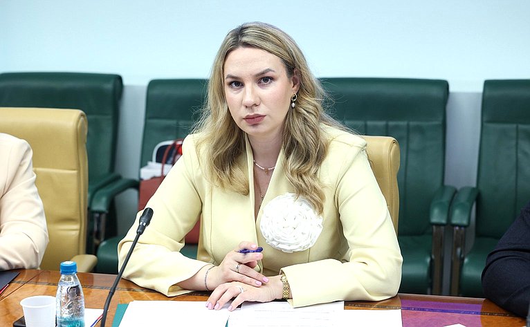 Круглый стол Комитета СФ по социальной политике на тему «О дополнительных мерах поддержки молодых семей в субъектах РФ: законодательный аспект»