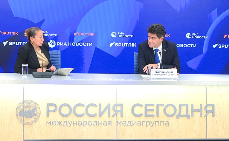 В международном мультимедийном пресс-центре Медиагруппы «Россия сегодня» Александр Высокинский принял участие в пресс-конференции на тему «Инфраструктура для жизни: взгляд законодателей»