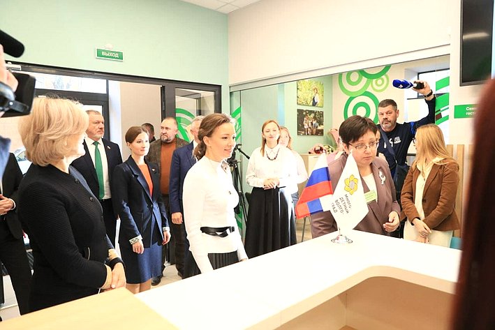 Сергей Горняков принял участие в открытии в регионе первых двух семейных многофункциональных центров