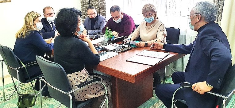 Баир Жамсуев провел совещание в правительстве края, на котором обсуждалась реконструкция здания Забайкальского краевого драматического театра