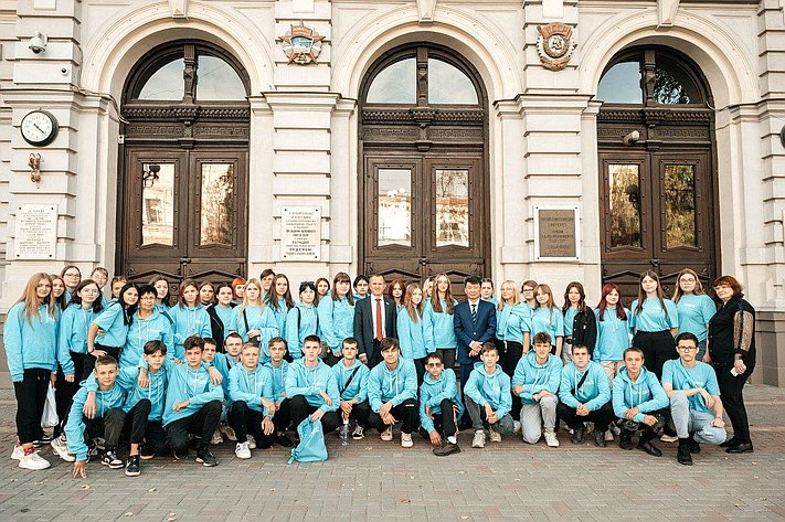 Владимир Кравченко встретился со школьниками, прибывшими в Томск из Луганской Народной Республики