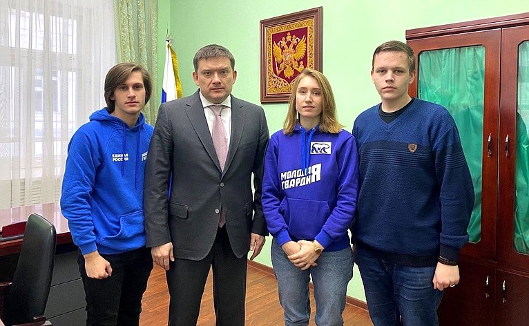 Николай Журавлев провел встречу с представителями молодежи