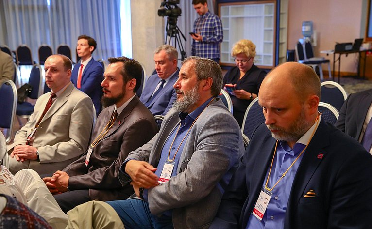 Заседание секции «Совместное участие некоммерческих организаций РФ и Донбасса в развитии общественной дипломатии»