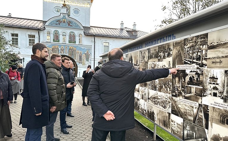 Сенаторы осмотрели площадки, отведенные под реализацию проектов комплексного развития территории и Церковь Иоанна Предтечи в Толчкове