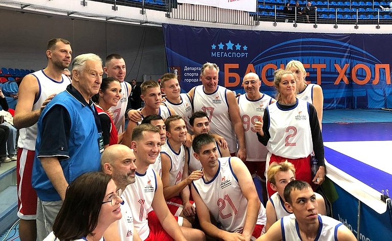 Александр Вайнберг принял участие в благотворительном баскетбольном матче «Шаг вместе»