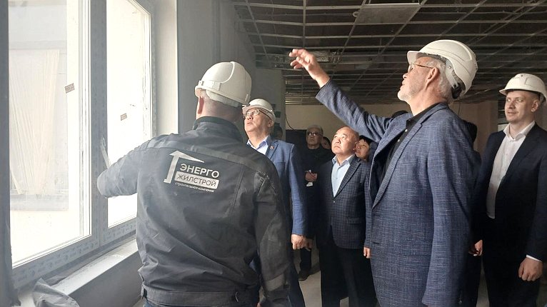 Баир Жамсуев в рамках работы в регионе провел совещание по контролю за ходом строительства школы в поселке Агинское