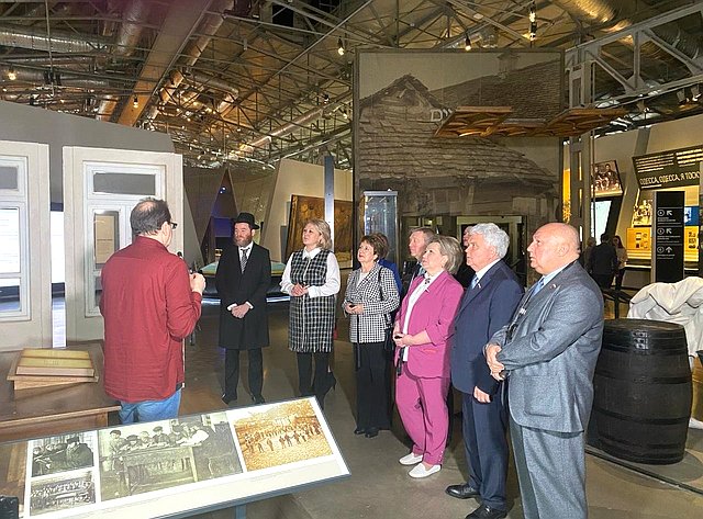 Члены Комитета СФ по науке, образованию и культуре посетили Еврейский музей и центр толерантности в Москве