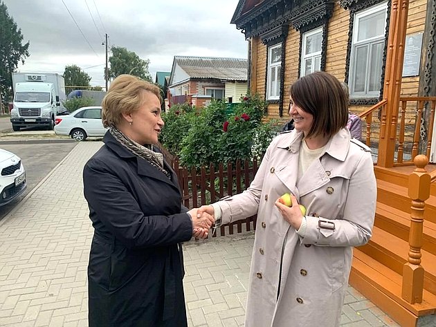 Юлия Лазуткина в рамках рабочей поездки в регион посетила Нижнеломовский, Наровчатский и Сердобский районы