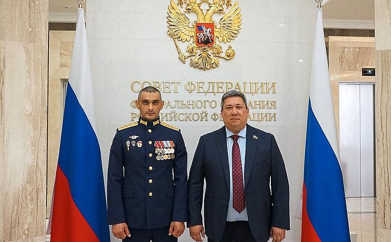 Владимир Полетаев встретился в Совете Федерации с Героем России из Республики Алтай