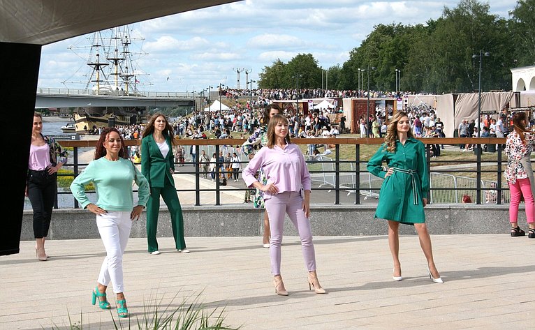 Фестиваль этнокультурных традиций народов России состоялся в Великом Новгороде