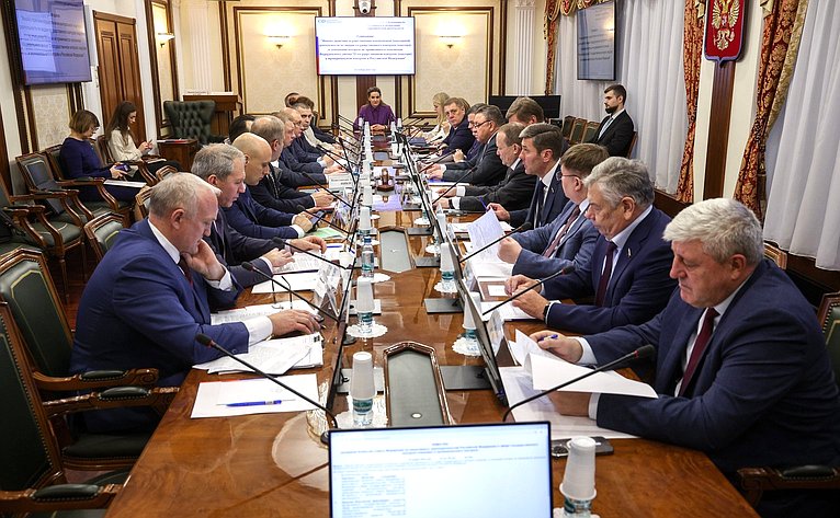 Совещание Комитета СФ по Регламенту и организации парламентской деятельности совместно с Комиссией СФ по мониторингу законодательства РФ в сфере государственного контроля (надзора) и муниципального контроля в РФ