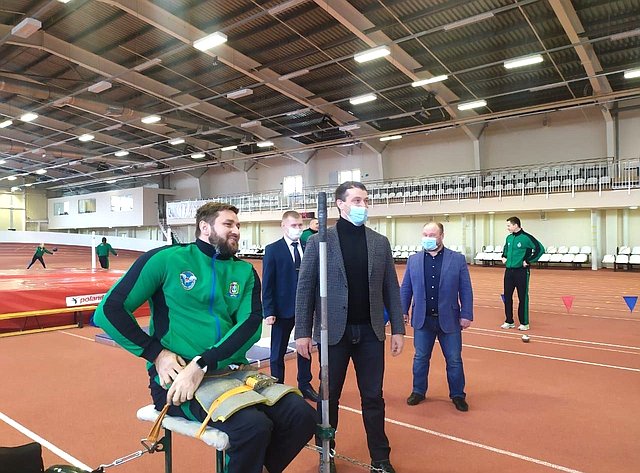 Эдуард Исаков встретился в Сургуте со спортсменами и тренерами Центра адаптивного спорта Югры