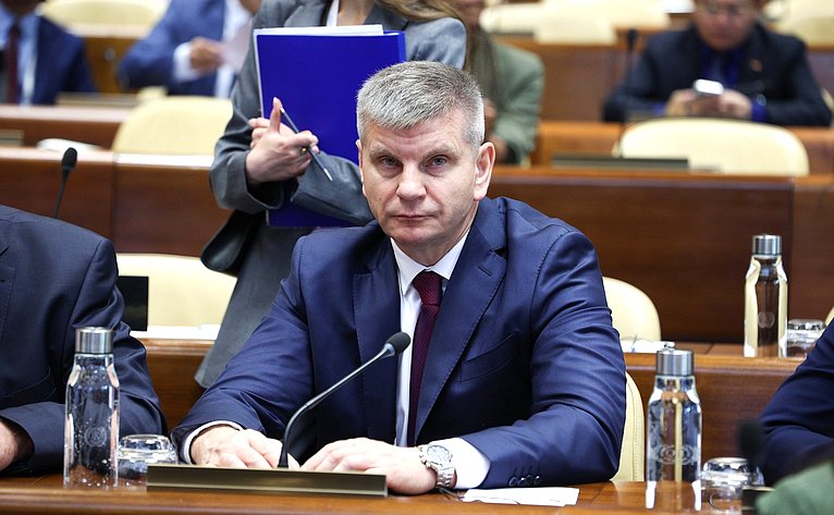 Геннадий Голов