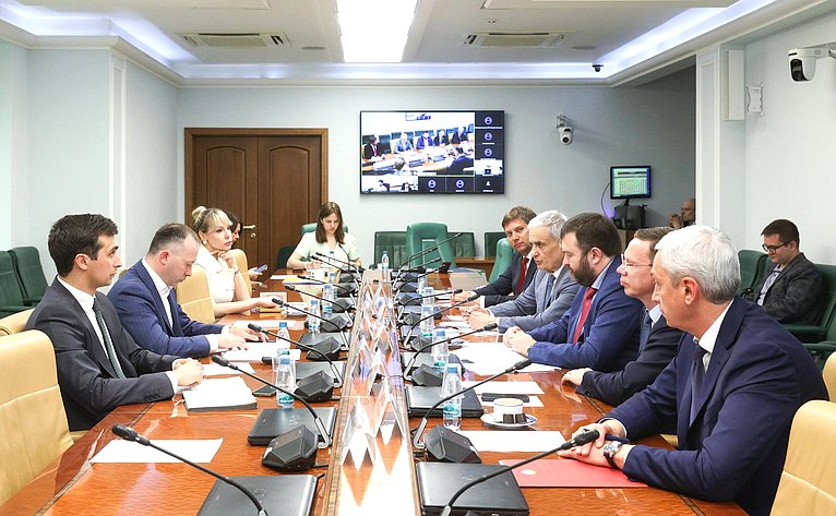 Круглый стол Комитета Совета Федерации по экономической политике «Вопросы реализации проектов акционерного общества «КАВКАЗ.РФ»: от Большой Кавказской тропы до горнолыжных курортов»