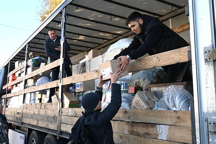 Айрат Гибатдинов принял участие в торжественной церемонии отправки гуманитарной помощи из Ульяновска в Донбасс и Новороссию