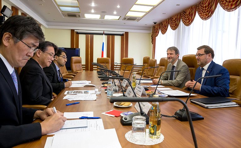 Встреча К. Косачева с Чрезвычайным и Полномочным Послом Японии в РФ Таёхиса Кодзуки