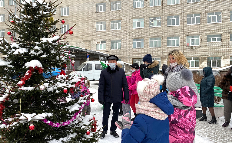 Наталия Косихина и Сергей Березкин устроили детский праздник для пациентов областной деткой больницы