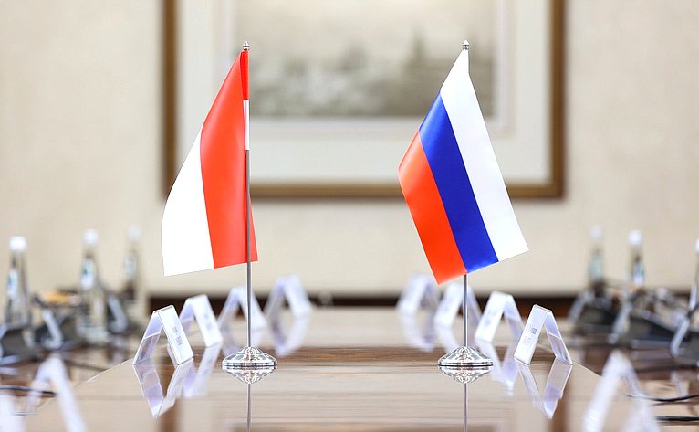 Валентина Матвиенко провела встречу с Председателем Совета представителей регионов Республики Индонезии Султаном Бактиаром Наджамундином