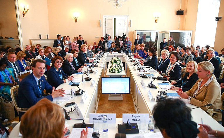 Заседание Международной экспертной сессии «Роль женщин-ученых в условиях глобальных вызовов современности»
