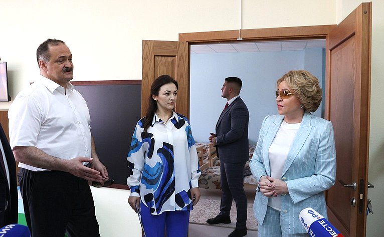 Председатель Совета Федерации Валентина Матвиенко посетила и осмотрела детский сад в Каспийске