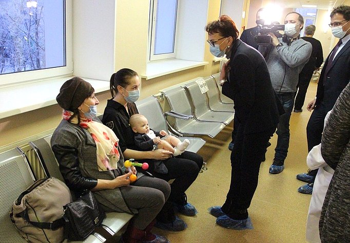 Татьяна Кусайко посетила медучреждения Кольского района