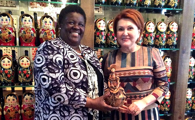 Надежда Болтенко встретилась с Чрезвычайным и Полномочным Послом Южно-Африканской Республики в Российской Федерации Номасонто Марией Сибанда-Туси