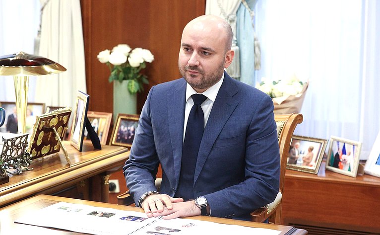 Валентина Матвиенко провела встречу с губернатором Самарской области Вячеславом Федорищевым