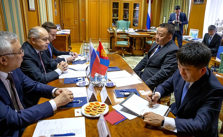 Встреча Ильяса Умаханова с Чрезвычайным и Полномочным Послом Монголии в РФ Дуламсурэнгийн Давой