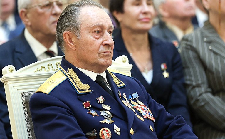 Церемония вручения знаков отличия «Почетный гражданин Санкт-Петербурга» в Мариинском дворце