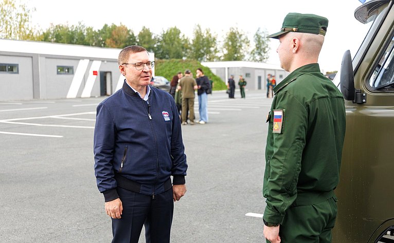 Первый заместитель Председателя Совета Федерации Владимир Якушев в ходе рабочей поездки в Свердловскую область принял участие в мероприятиях, направленных на поддержку участников специальной военной операции и развитие социальной инфраструктуры региона