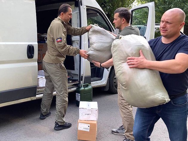 Андрей Хапочкин доставил гуманитарные грузы в ДНР